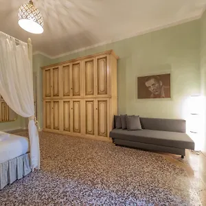 Lungarno Buozzi 7 , Pisa Italië